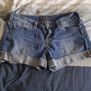 Silver brand Toni 3 1/2 in Size 30